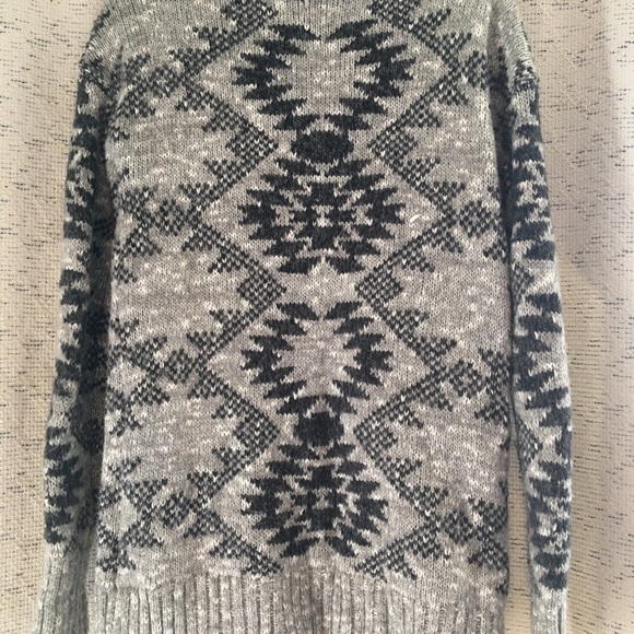 Warm Knit Boho Sweater with Pockets - Picture 2 of 3